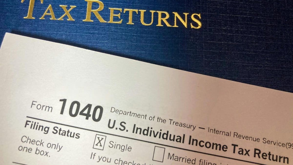 Close-up image of Form 1040 for U.S. tax returns, highlighting filing status options.