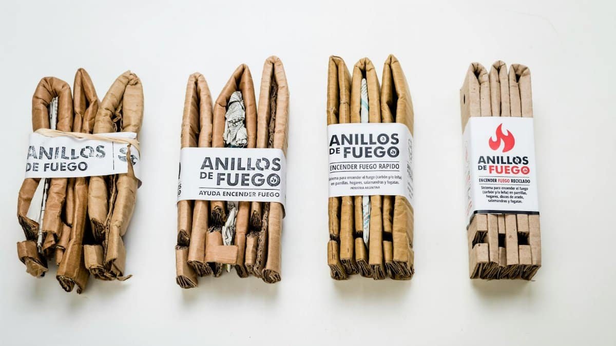 Close-up of various Anillos de Fuego fire starters on a white background, ideal for quick lighting.