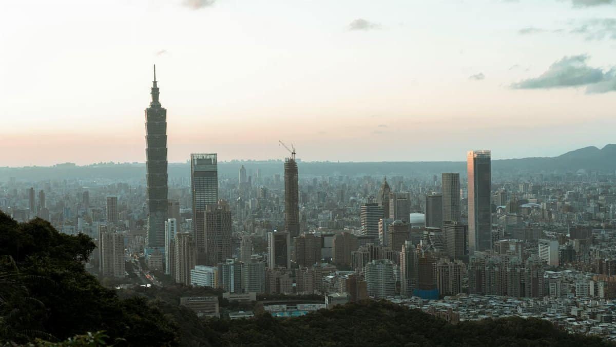 A breathtaking view of Taipei skyline featuring Taipei 101 at twilight, capturing the urban landscape.