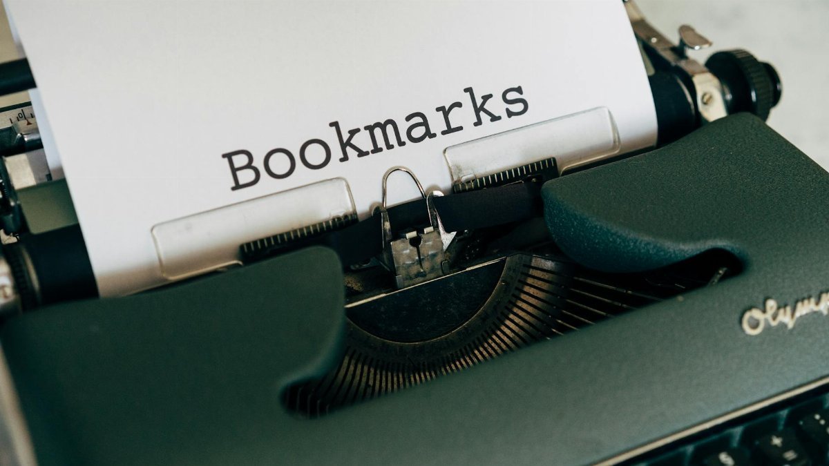 Close-up of a vintage typewriter with a paper labeled 'Bookmarks,' symbolizing retro writing and literature.