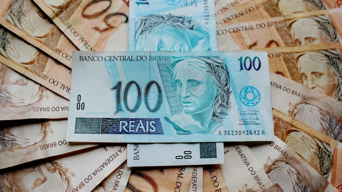 Close-up of Brazilian Real banknotes featuring different denominations and intricate designs.