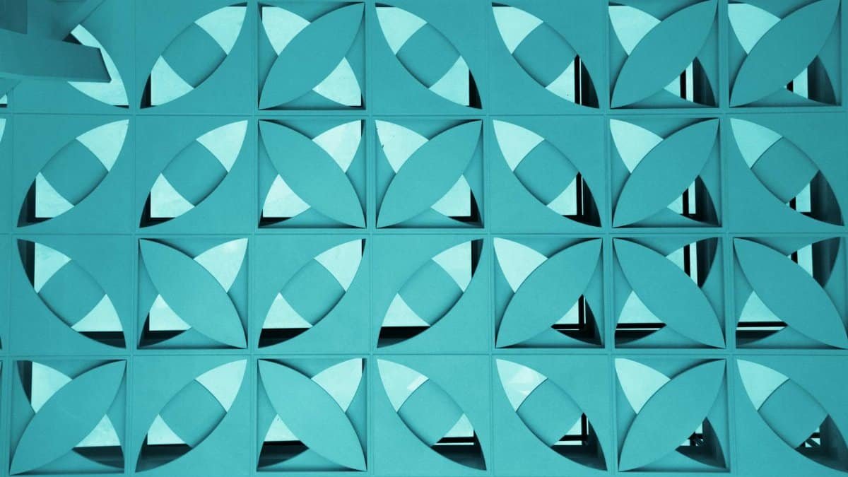 Abstract geometric blue pattern with repetitive square and leaf shapes, ideal for modern backgrounds.