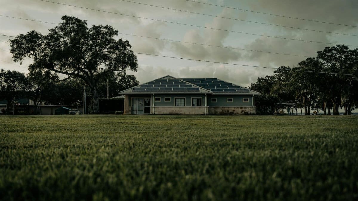 A sustainable home with solar panels in a lush Florida setting, showcasing green energy.