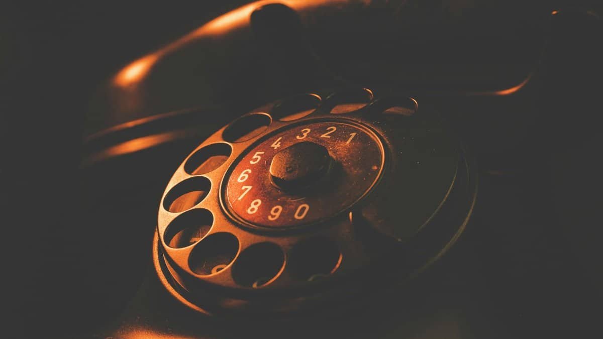 Detailed view of a retro rotary dial telephone with a vintage feel.